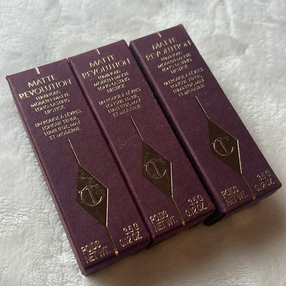 CHARLOTTE TILBURY Matte Revolution Lipstick- M.I. KISS